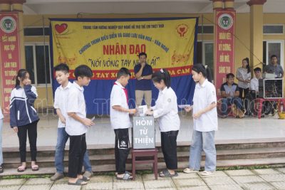 Giao lưu văn nghệ với học sinh, trẻ khuyết tật, thiệt thòi với chủ đề “Nối vòng tay nhân ái”