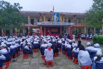 TUYÊN TRUYỀN VÀ KÝ CAM KẾT THỰC HIỆN CÁC QUY ĐỊNH CỦA PHÁP LUẬT VỀ CÔNG TÁC QUẢN LÝ, SỬ DỤNG VŨ KHÍ, CÔNG CỤ HỖ TRỢ, PHÁO VÀ ĐẢM BẢO TRẬT TỰ AN TOÀN GIAO THÔNG